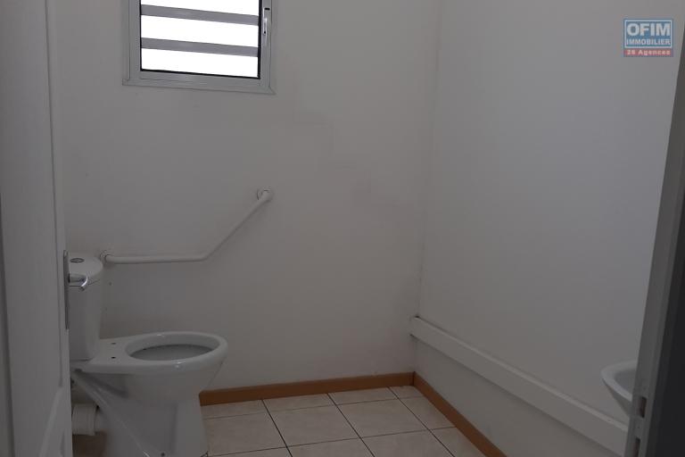 beau local commercial de 83 m2 en rdc climatisée normes ERP