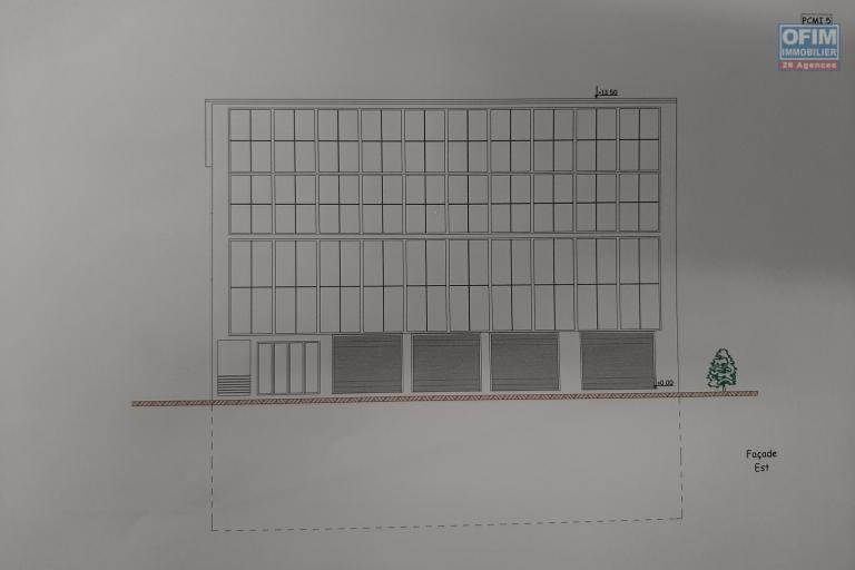 A louer local professionnel neuf avec accès ERP, parkings, Ascenseur