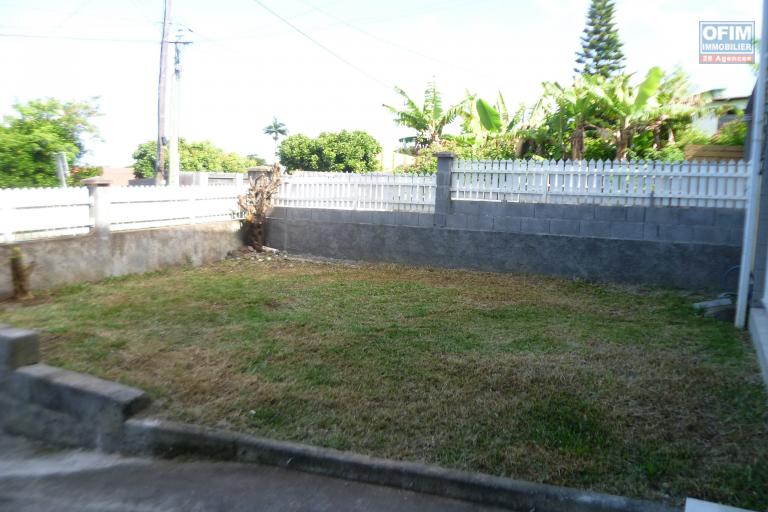 À vendre ensemble immobilier composé de trois appartements avec jardin à La Saline Les Hauts.