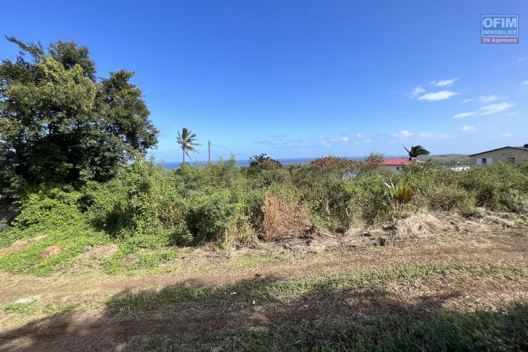 2 Terrains de 719 m2 et 714 m2, carrés, plats, en impasse, vue mer, plein centre ville d'Etang Salé Les Hauts.