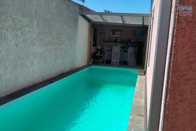 Confortable villa 4 chambres avec piscine Tampon -Bérive-