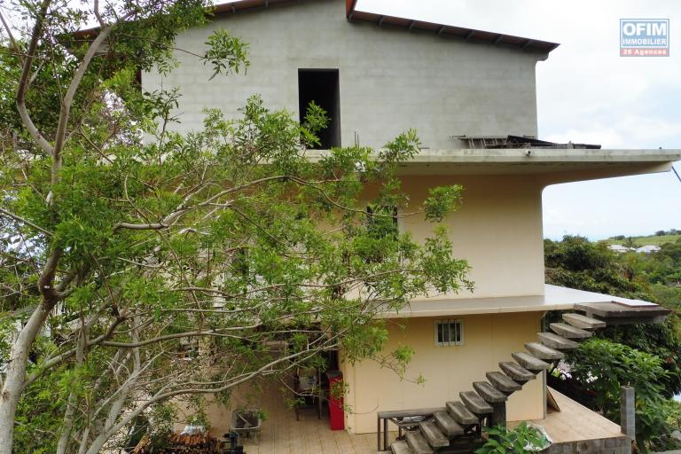 Maison triplex 6 pièces sur terrain de 473 m² à la Rivière St Louis.