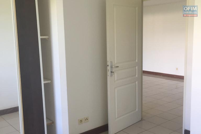 APPARTEMENT DE TYPE T2  LIBRE D’OCCUPANTS AVEC VUES MER ET MONTAGNE A SAINTE-MARIE - IDEAL 1° ACHAT