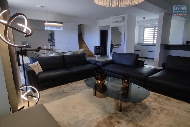 A VENDRE OFIM// APPARTEMENT DE PRESTIGE DE 220M2 SUR SAINT GILLES  LES BAINS