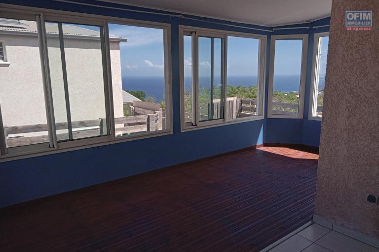 A Vendre Maison Duplex F4 de 104 m2 Habitable avec Vue Mer à Piton St Leu