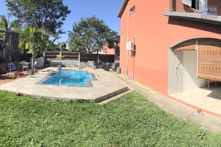 Belle maison type F5 avec garage et piscine secteur calme de La Rivière St Louis