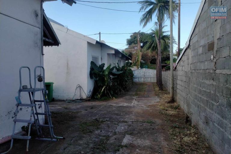 Maison F4 bâtie sur un terrain de 364 m2 proche du centre ville de la Ravine des Cabris