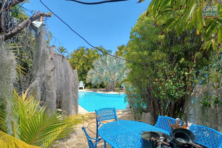 A Vendre Villa Atypique F4 + 2 T2 à proximité de la Plage à la Saline Les Bains
