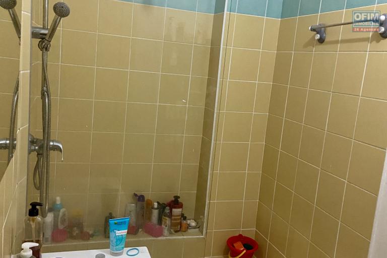Triplex vendu libre