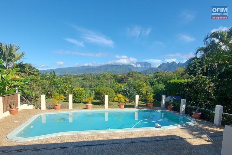 Superbe Villa T4 sur terrain de 628 m2 avec piscine vue mer et montagne  Ravine des Cabris