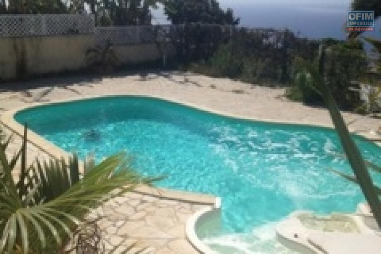 A louer belle villa à La Montagne avec piscine et belle vue océan