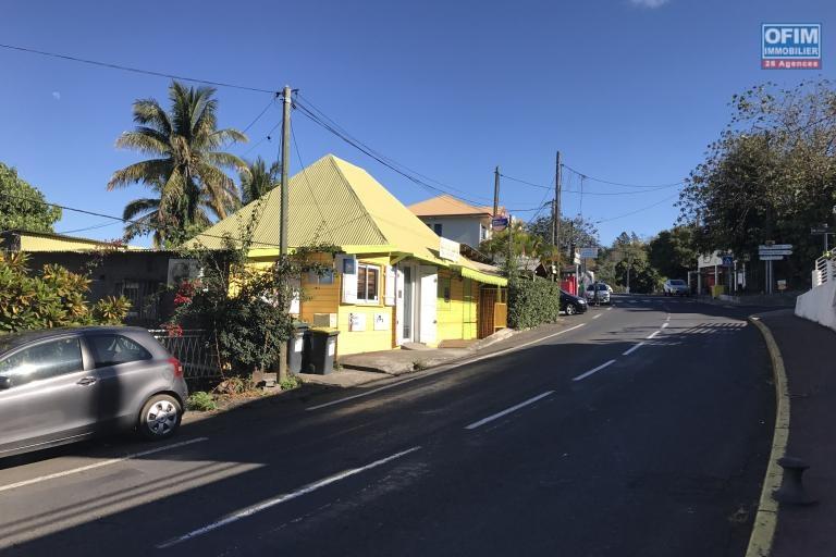 A vendre aux Avirons bureaux et restaurant