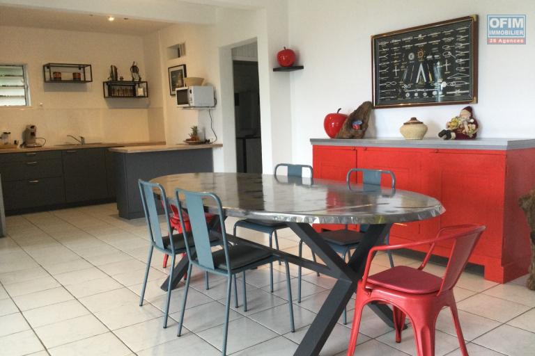A VENDRE VILLA F4 + T2 DE 162 M2 HABITABLE AVEC VUE MER ET PISCINE A LA RIVIERE ST LOUIS