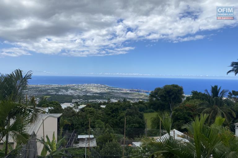 A vendre jolie maison T4 avec magnifique vue mer à Pichette La Possession.