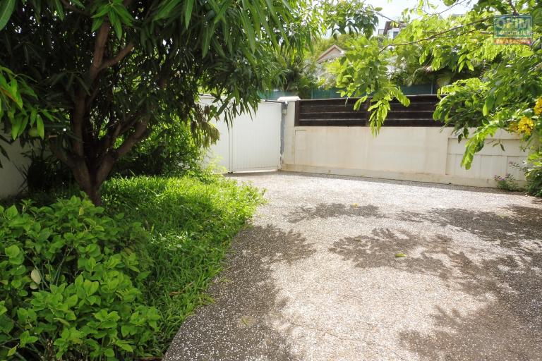 Villa récente duplex 5 pièces de 93 m² sur un terrain de 222 m² à Stella / Piton st Leu.