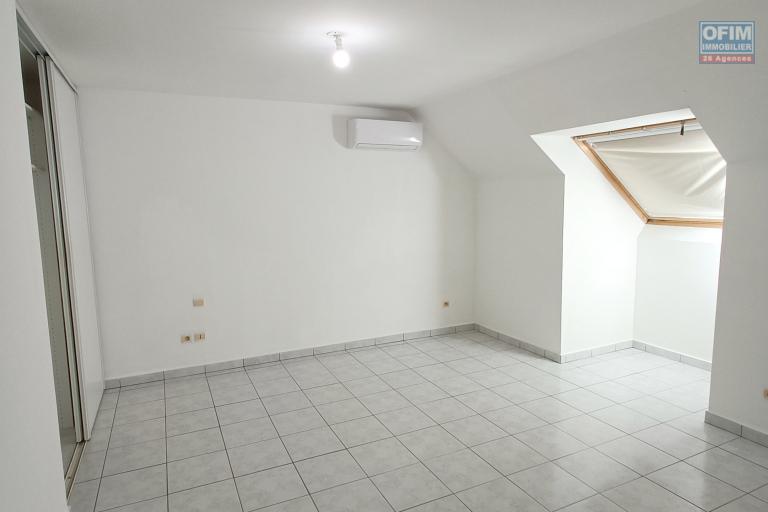 A vendre un appartement F3 en duplex de 106,24 m2 avec deux parkings à Saint André