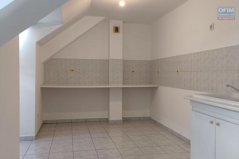 A vendre un appartement F3 en duplex de 106,24 m2 avec deux parkings à Saint André