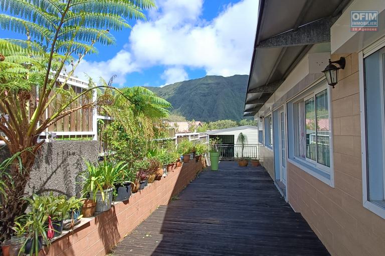 A vendre une maison F5 de 220m2 à la plaine des palmistes avec une magnifique vue dégagée sur la montagne - vue montagne