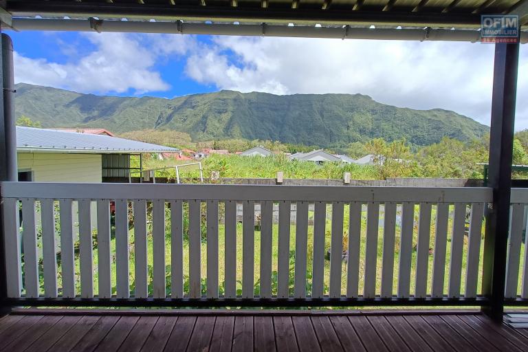 A vendre une maison F5 de 220m2 à la plaine des palmistes avec une magnifique vue dégagée sur la montagne