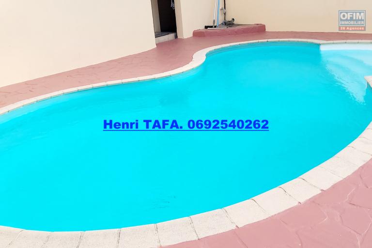 Villa F5/F6 de 198 m2 avec piscine à St-Joseph