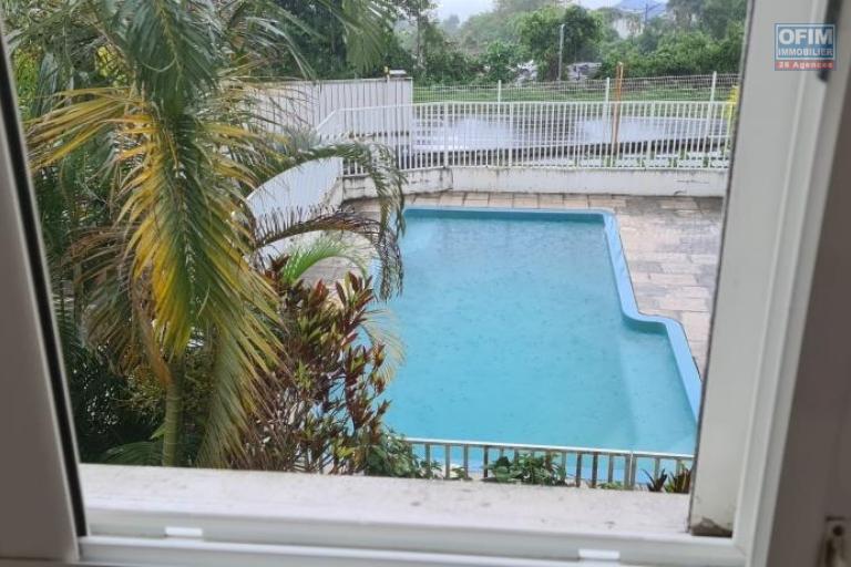 A vendre joli appartement de type F3 d'environ  68 m² dans résidence avec piscine au Tampon 14éme
