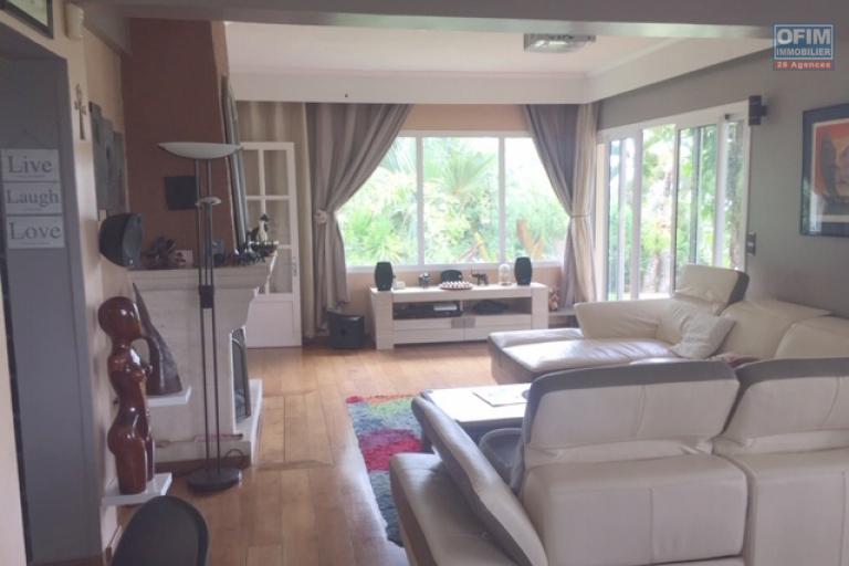 Villa F6 à ST-DENIS BELLEPIERRE. Une propriété exceptionnelle pour l'emplacement, les vues et la qualité de la construction.