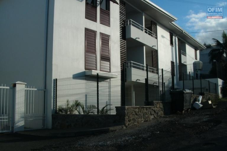 A louer appartement T2 avec terrasse, jardin et parking dans résidence privée à Bois de Nèfles Sainte Clotilde - résidence Diamant Vert