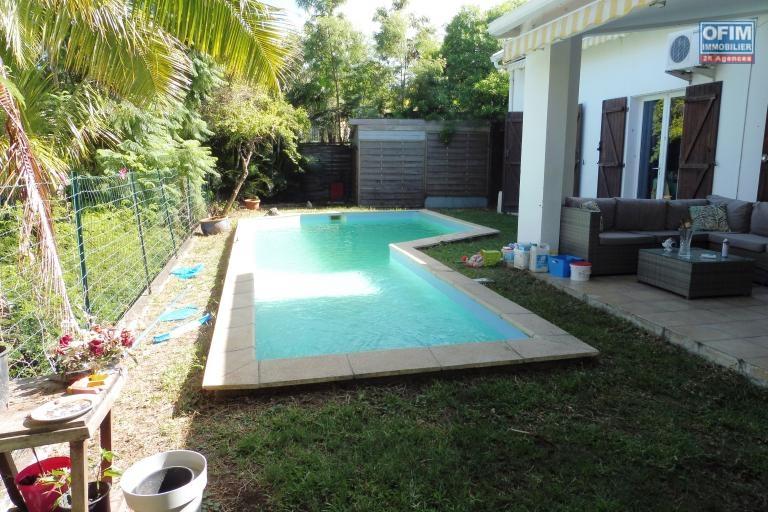Villa 4 chambres avec piscine bâtie sur un terrain de 424 m2 - Pointe au sel - Piton st Leu