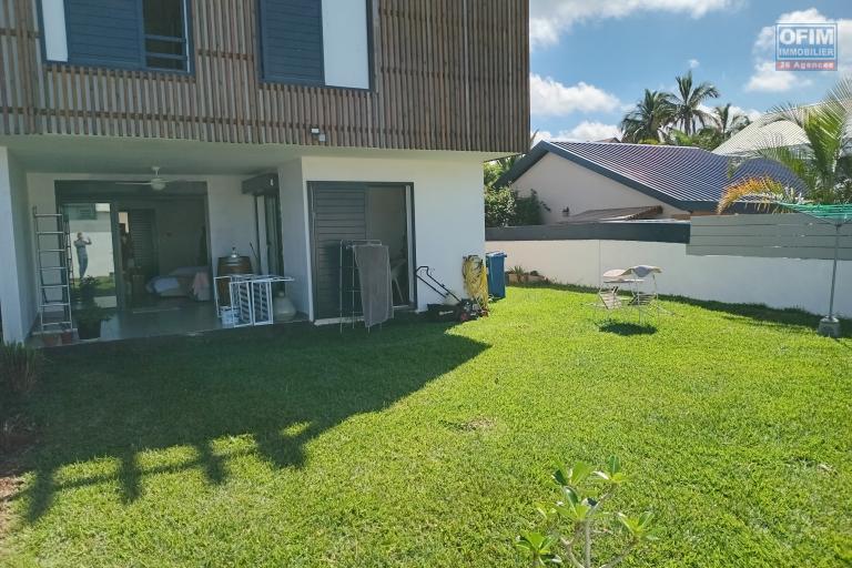 A LOUER APPARTEMENT F3 DE 70 M2 HABITABLE EN REZ DE JARDIN A LA SALINE LES HAUTS