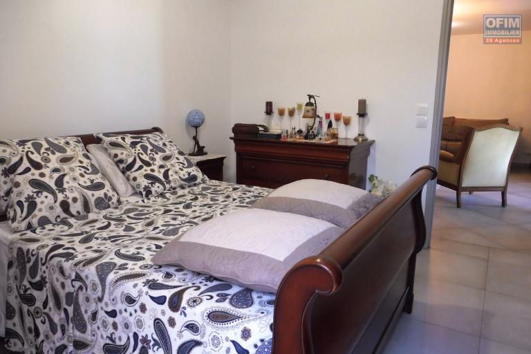 Rare à la vente villa 4 pièces, 4minutes à pied du lagon, d'une surface habitable de 84 m² à St Leu.