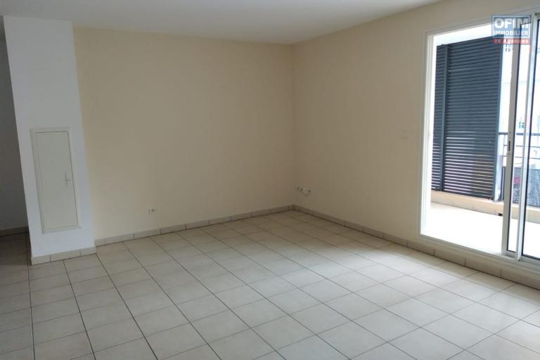 A louer appartement T3 avec terrasse et parking à Sainte Clotilde - résidence Papyrus