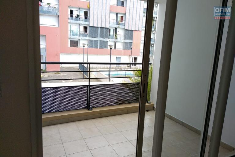 A louer appartement T3 avec terrasse et parking à Sainte Clotilde - résidence Papyrus