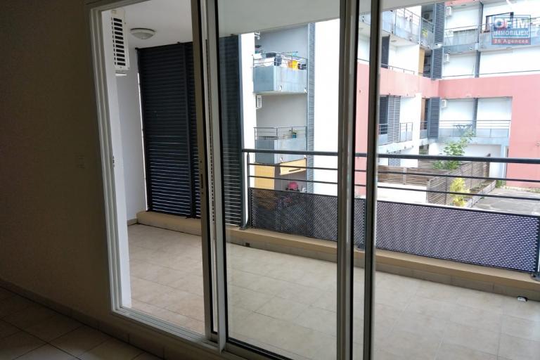 A louer appartement T3 avec terrasse et parking à Sainte Clotilde - résidence Papyrus
