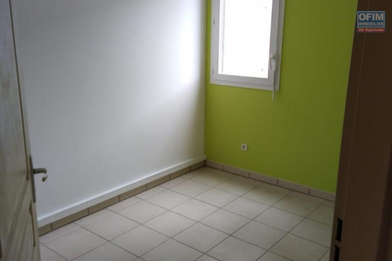 A louer appartement T3 avec terrasse et parking à Sainte Clotilde - résidence Papyrus