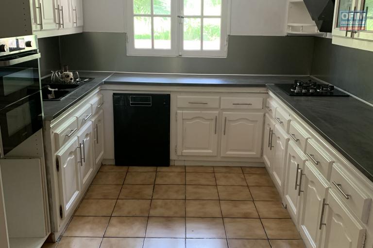 A louer Bas de villa 3 chambres proche de Beausejour