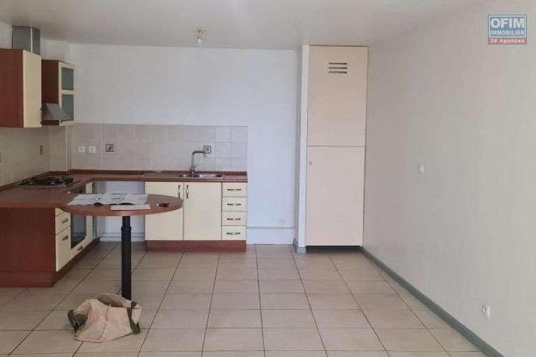 A vendre magnifique appartement de type F3 d'environ 70 m² dans résidence avec piscine au Tampon 14 éme