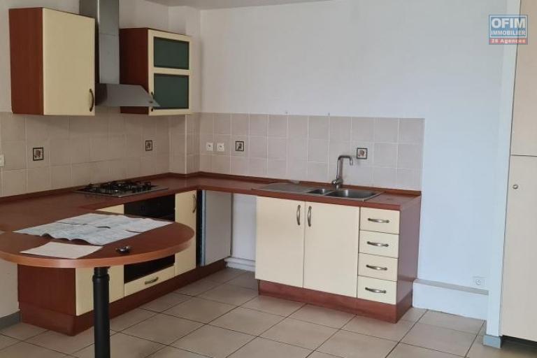 A vendre magnifique appartement de type F3 d'environ 70 m² dans résidence avec piscine au Tampon 14 éme