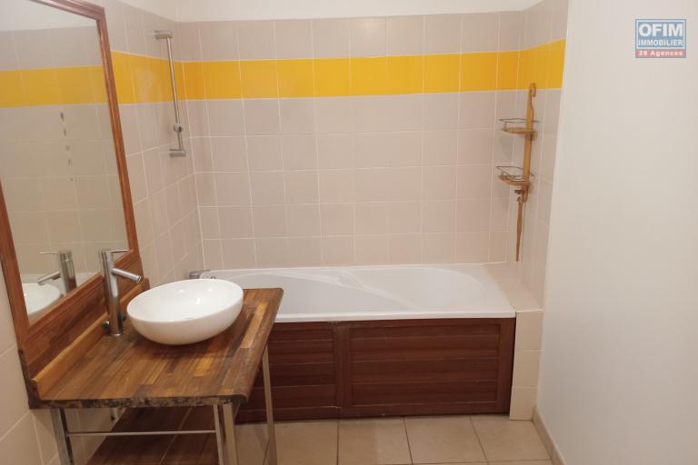 A VENDRE APPARTEMENT F3 DE 81 M2 AU CENTRE VILLE DE LA POSSESSION
