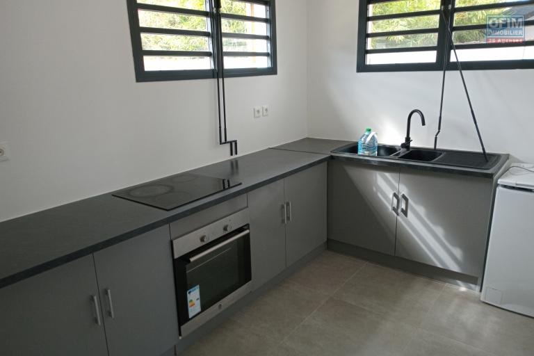 A LOUER APPARTEMENT F3 DE 70 M2 HABITABLE EN REZ DE JARDIN A LA SALINE LES HAUTS