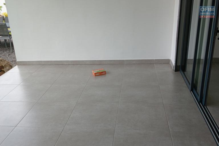 A LOUER APPARTEMENT F3 DE 70 M2 HABITABLE EN REZ DE JARDIN A LA SALINE LES HAUTS