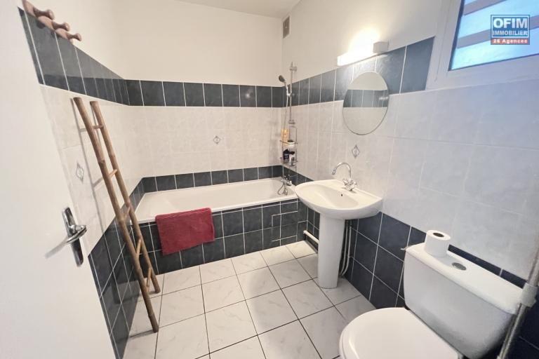 A Vendre Appartement F3 de 68 m2 Proche des Plages à la Saline Les Bains