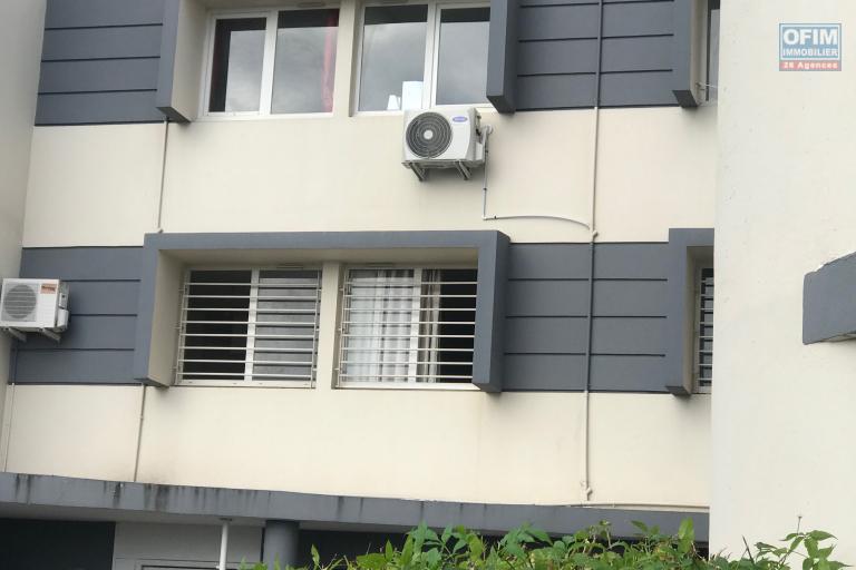 A louer F1 meublé sur la résidence Le Lauréat à Sainte Clotilde rue des Foucherolles. - apptement