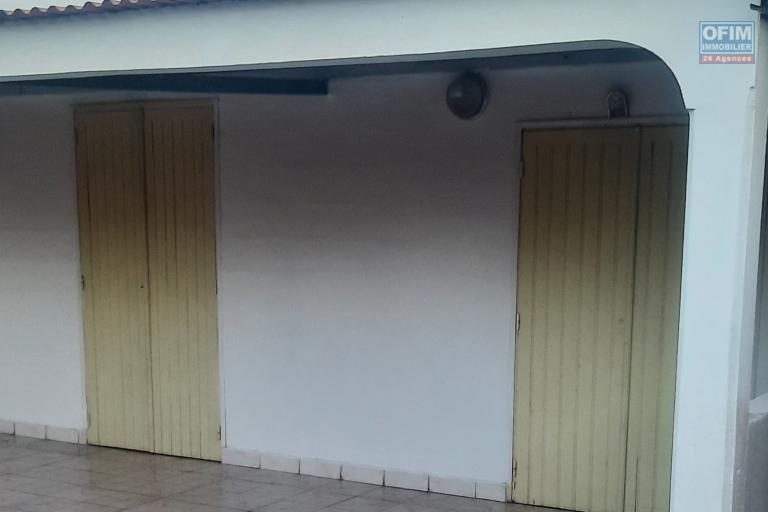 A VENDRE MAISON F4 SUR SAINTE SUZANNE/ QUARTIER FRANÇAIS