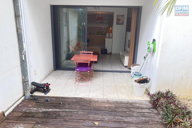 A louer appartement meublé avec jardin, parking, piscine, salle de sport et hammam, à Saint Denis - résidence Clos des Z'évis