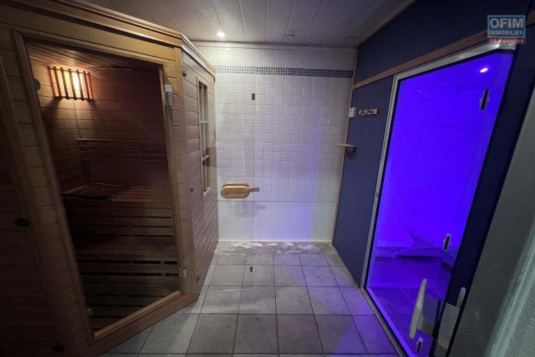 A louer appartement meublé avec jardin, parking, piscine, salle de sport et hammam, à Saint Denis - résidence Clos des Z'évis