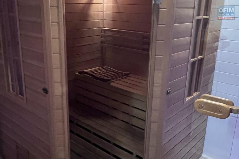 A louer appartement meublé avec jardin, parking, piscine, salle de sport et hammam, à Saint Denis - résidence Clos des Z'évis