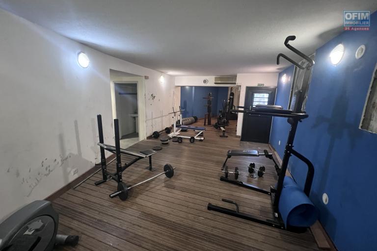 A louer appartement meublé avec jardin, parking, piscine, salle de sport et hammam, à Saint Denis - résidence Clos des Z'évis