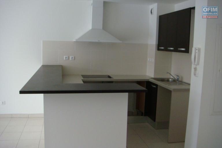 A vendre appartement type T3 avec terrasse et parking en ville de Saint Denis - proche du Jardin de l'Etat - Résidence le Flamboyant