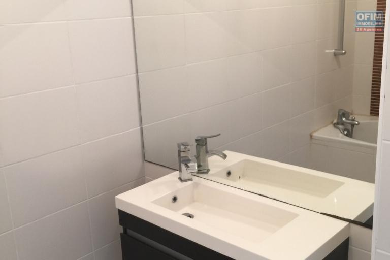 A vendre appartement type T3 avec terrasse et parking en ville de Saint Denis - proche du Jardin de l'Etat - Résidence le Flamboyant