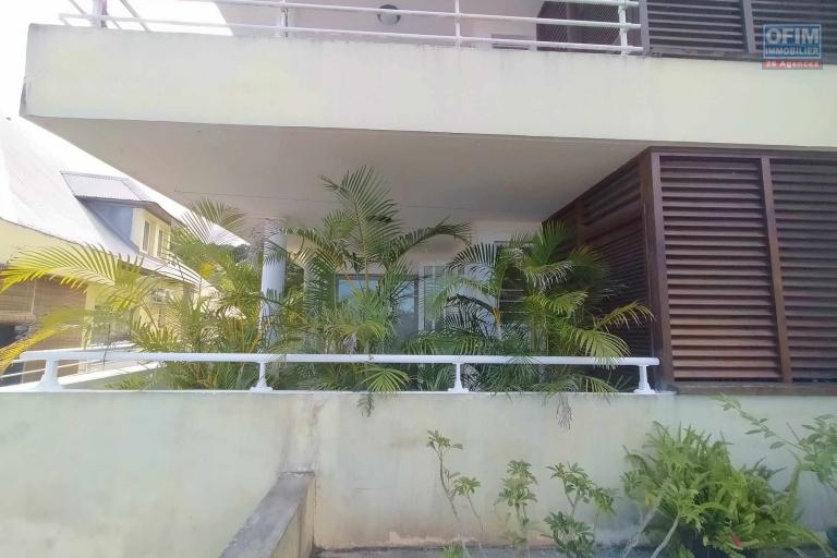 Superbe appartement 2 chambres avec jardinet au centre ville de l'Entre Deux